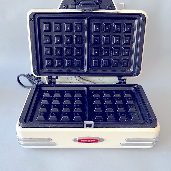 Nostalgia Kitchen Nostalgia Retro Waffle Maker Poshmark